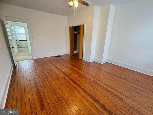 Building Photo - 112 E 3rd St