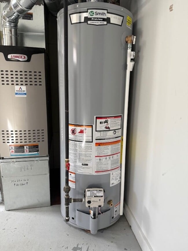 Building Photo - House For Lease