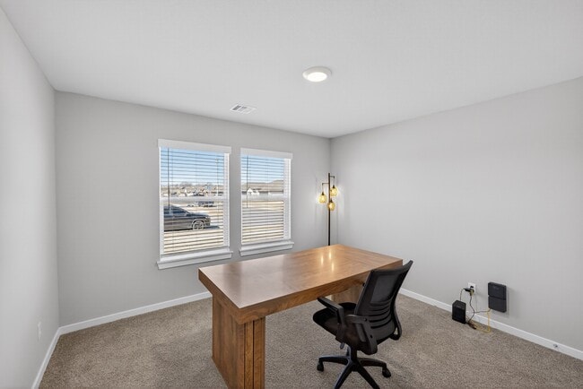 Building Photo - 405 S 85th St