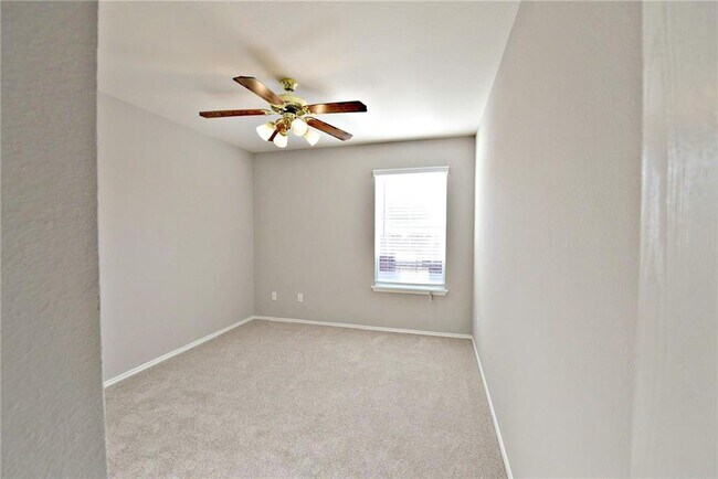 Building Photo - 510 Golden Gate Dr