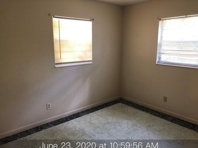 Building Photo - 2804 St Johns Ave