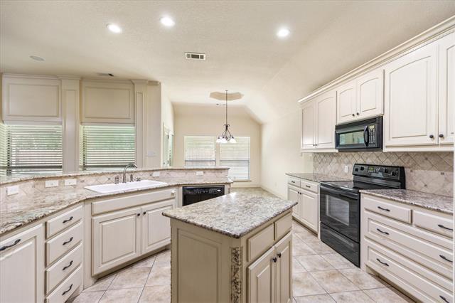 Building Photo - 6925 Danele Ct