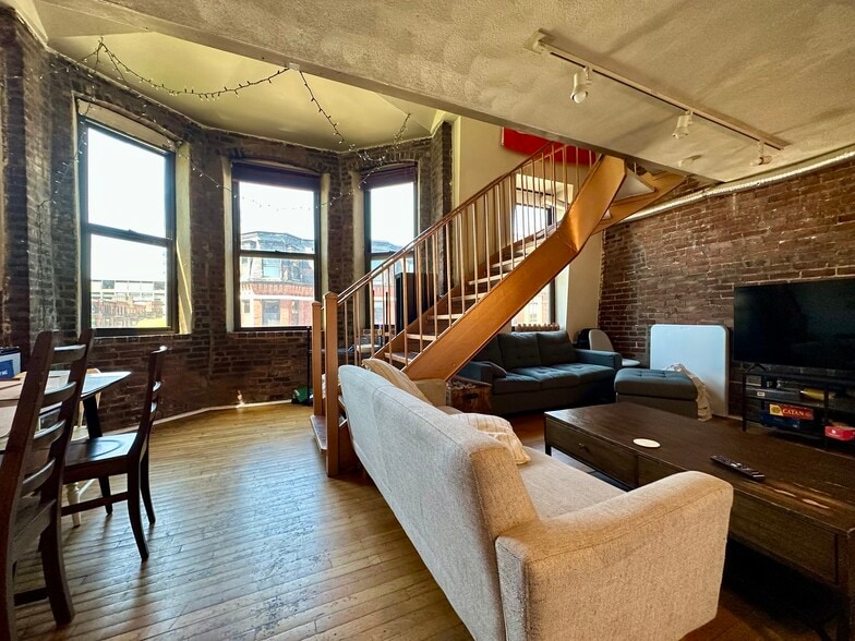 Building Photo - 279 Newbury St