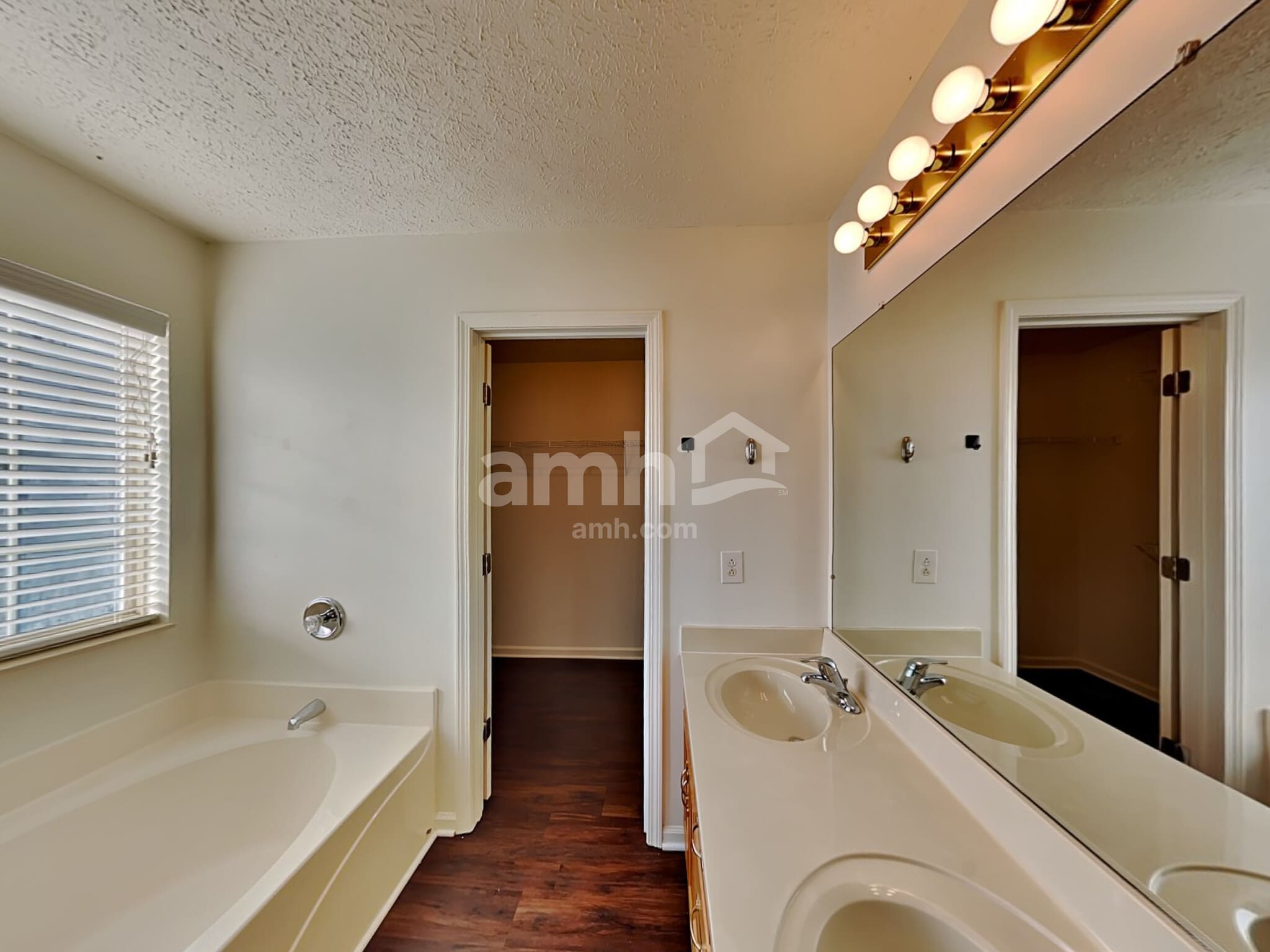 Building Photo - 120 Rose Garden Ln