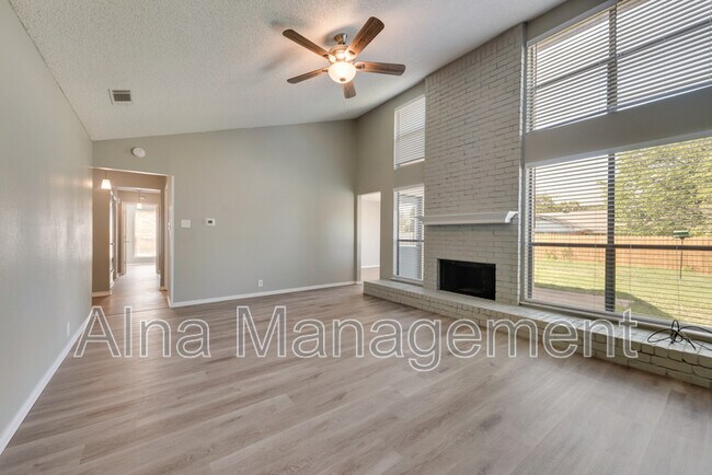 Building Photo - 6541 Ridglea Dr