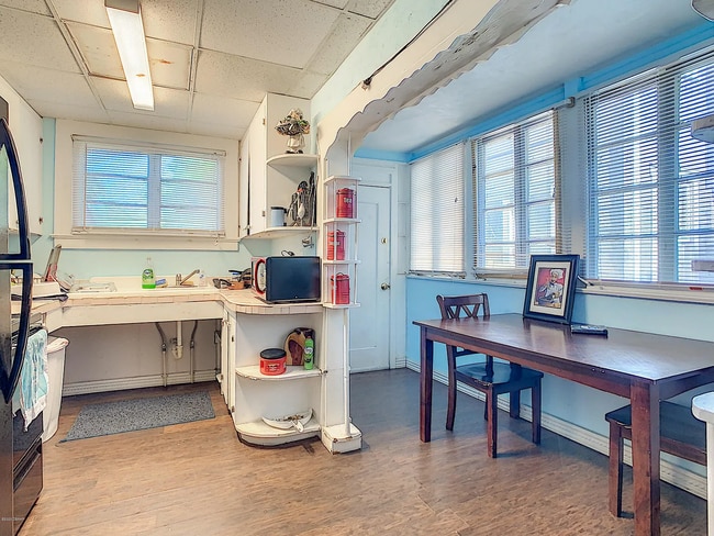 Building Photo - 208 Fairview Ave