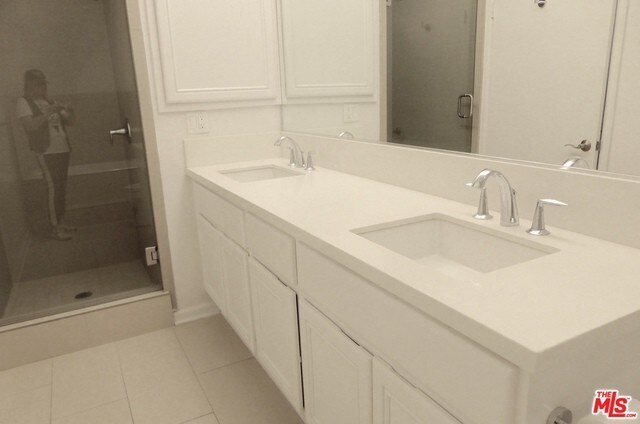 Building Photo - 1211 Sunset Plaza Dr