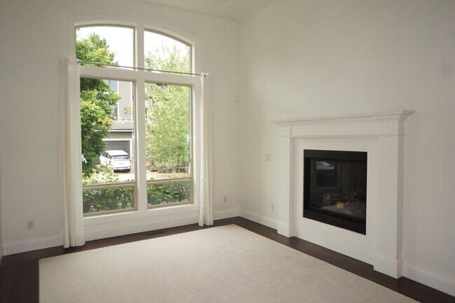 Building Photo - Exquisite NW Portland 4 bedroom with panoramic views