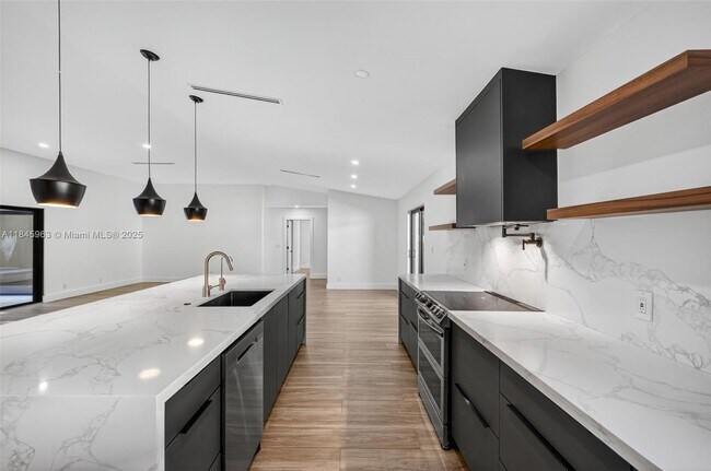 Building Photo - 1511 SW 30th Pl