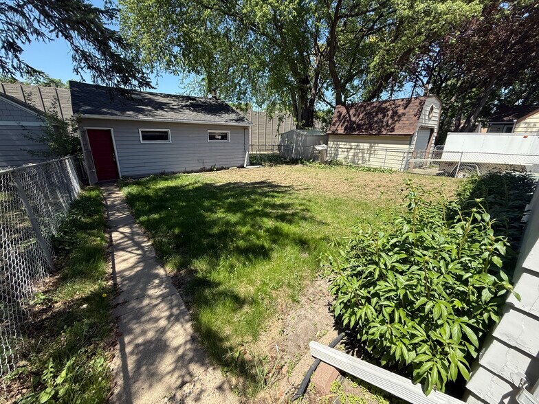 Building Photo - 2632 Toledo Ave S