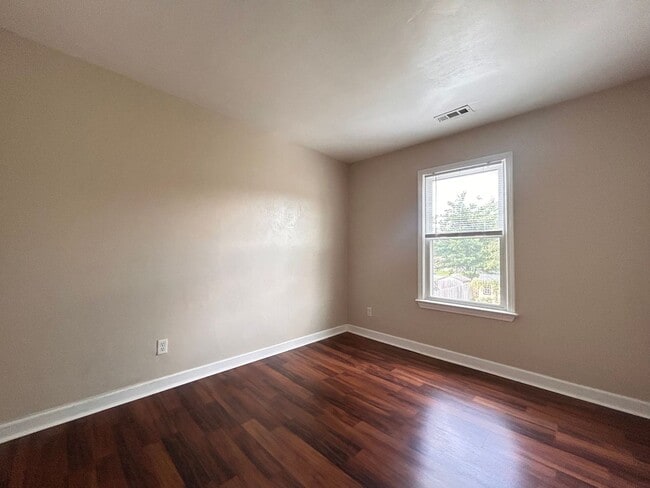 Building Photo - 3-Bedroom Townhome with Spacious Backyard ...