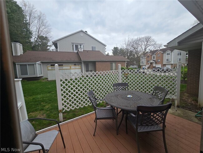 Building Photo - 355 Village Pointe Dr