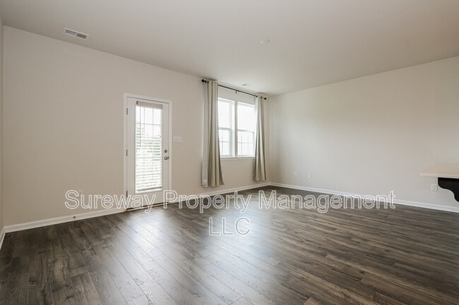 Building Photo - 66 Arlotta St