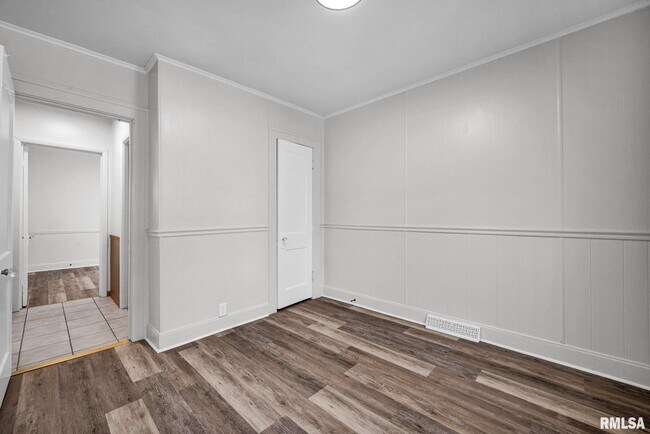 Building Photo - 1413 W Gilbert Ave