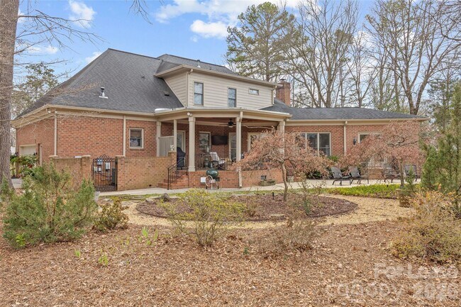 Building Photo - 5202 Carmel Club Dr