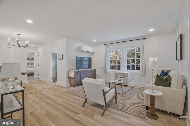 Primary Photo - 1217 N Kensington St