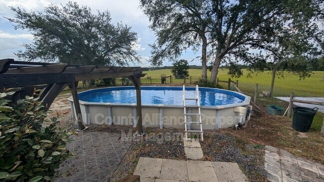 Building Photo - 13406 Lake Dr