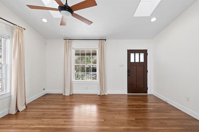 Building Photo - 1318 Bonham Terrace