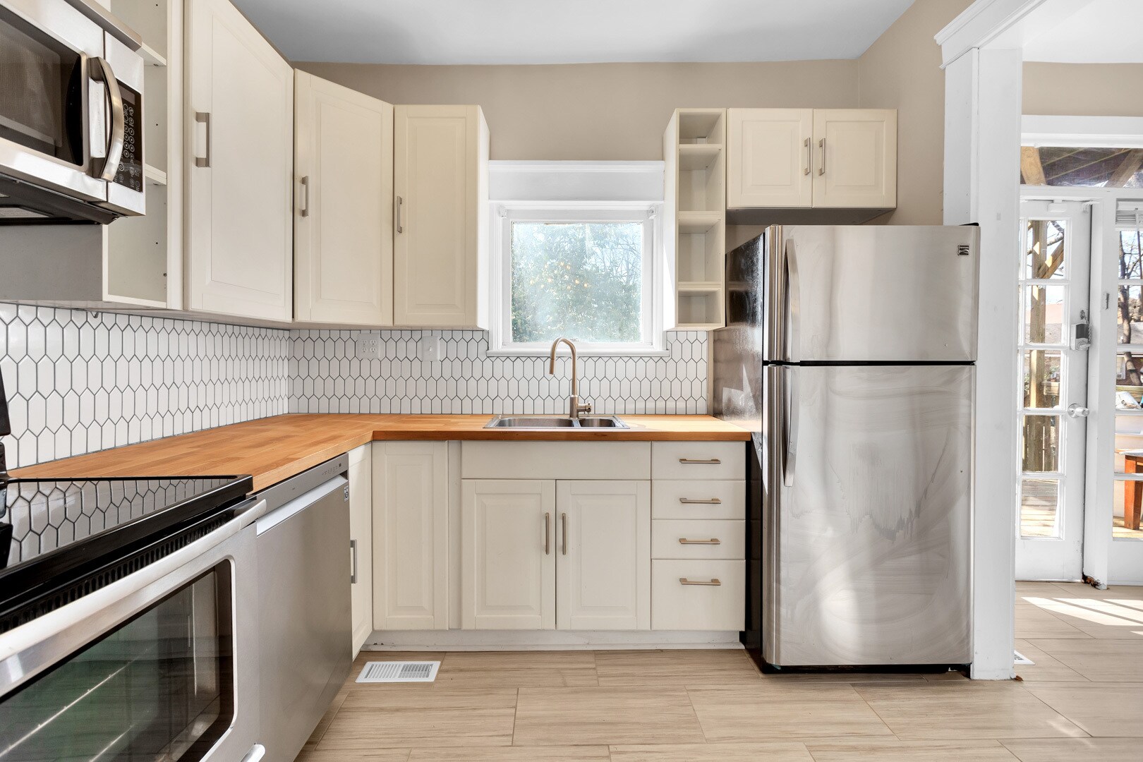 kitchen - 1050 Tilden St NW