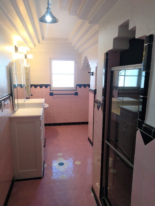 Building Photo - 316 Park Ave