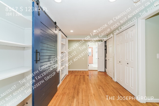 Building Photo - 8547 S 123rd Pl