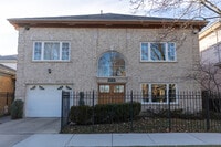 Building Photo - 4716 N Kilbourn Ave