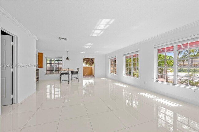 Building Photo - 1545 Miami Rd