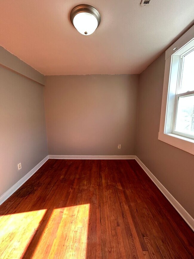 Building Photo - Black Milvus Rentals (6201 S. 42nd St.)