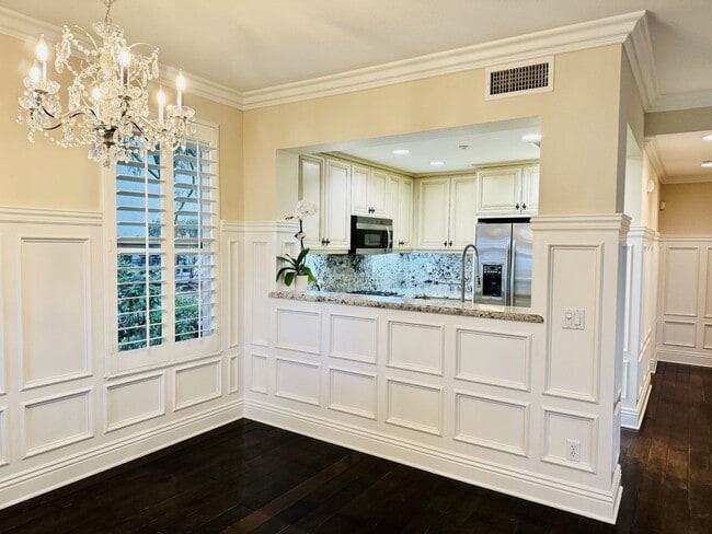 Building Photo - $3995.00 / 1600 sq.ft - 3 bdrm/2.5 bth Van...