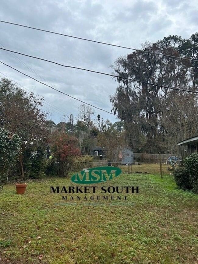 Building Photo - UPDATED MIDTOWN BEAUTY!!