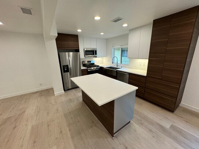 Building Photo - 431 N Alhambra Ave