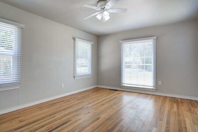 Building Photo - 2216 32nd St