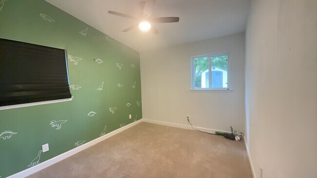 Building Photo - 212 Waverly Dr