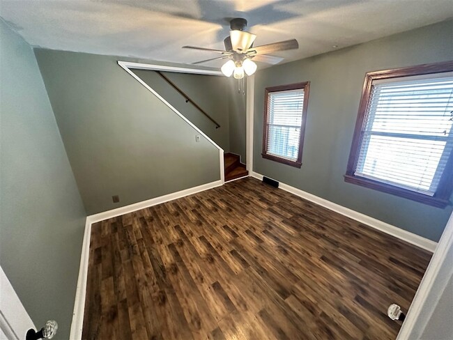 Building Photo - 332 E Esplanade Ave