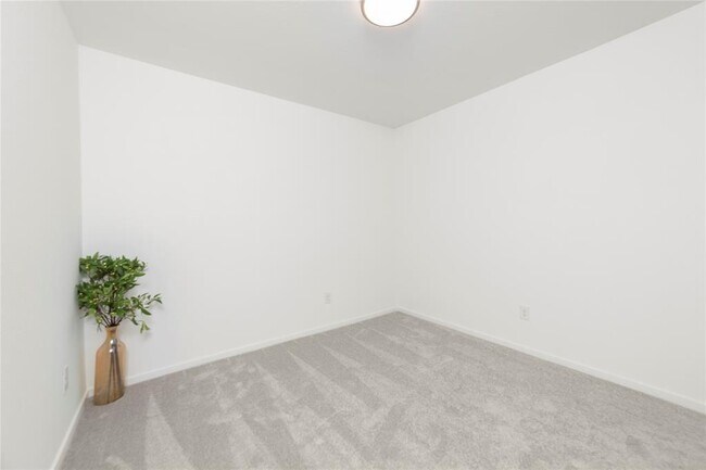 Building Photo - 1626 Red Oak Dr