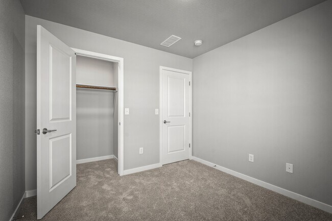 Building Photo - 6335 Laud Pt