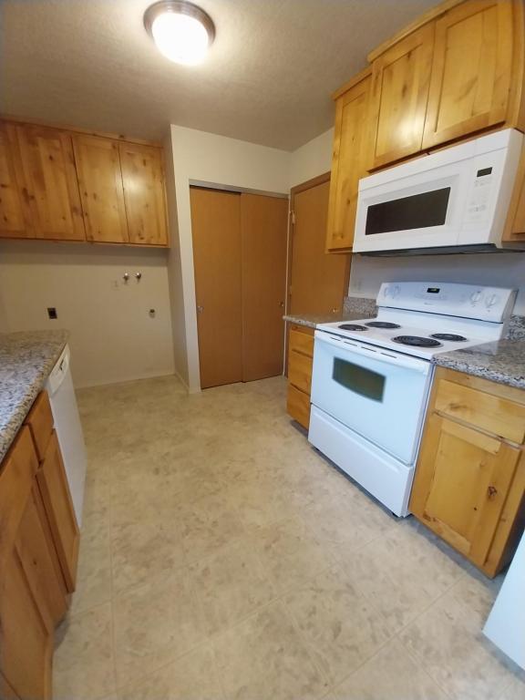 Building Photo - 1312 Dowell Rd