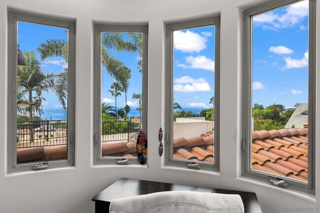 Building Photo - 701 N Granados Ave