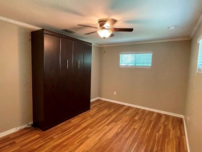 Building Photo - 6211 Chesterfield Ave