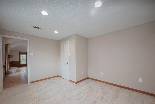 Building Photo - 4015 Black Locust Dr
