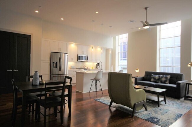 Open sprace and lots of light - 820 Union St