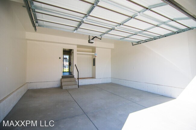 Building Photo - 5 br, 3.5 bath House - 151 W Harvest Villa...