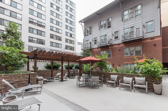 Building Photo - 1300 N Street NW Unit 408