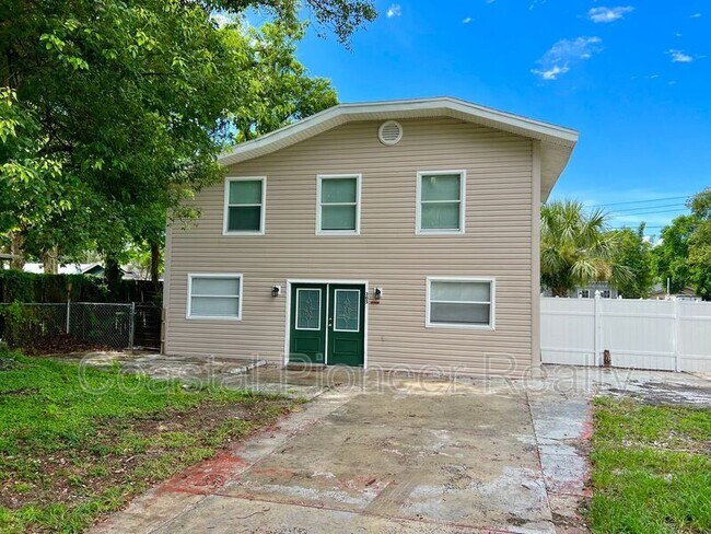 Primary Photo - 305 E Hanna Ave