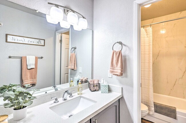 Building Photo - 1601 W Beardsley Rd