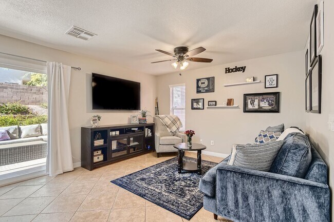 Building Photo - Beautiful 3 bedroom Home Located in the Vibrant City of Las Vegas