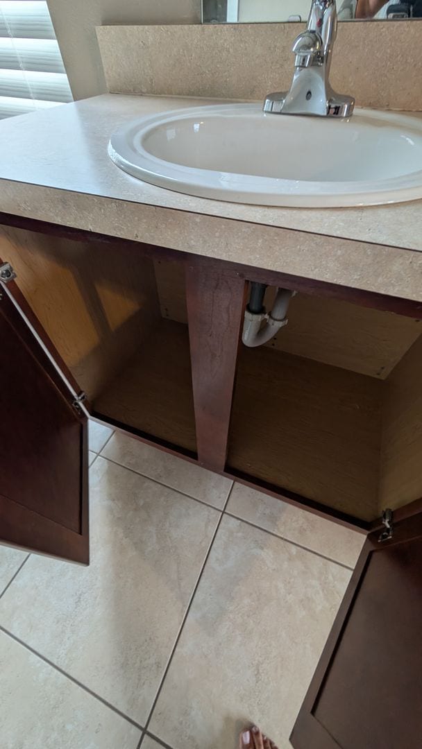 Building Photo - Two Bedrooms with floor plan at the same level and one car garage.