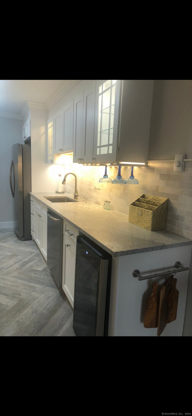 Building Photo - 157 1/2 Kings Hwy