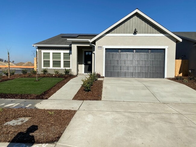 Building Photo - Beautiful home ready for your family available June!