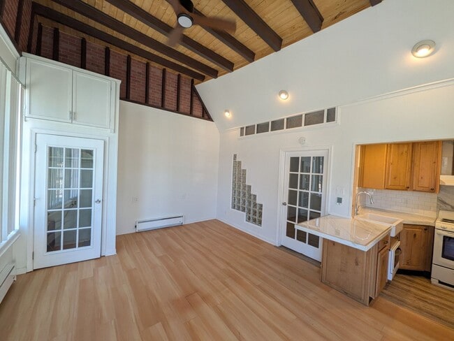 Building Photo - 352 Jefferson Ave
